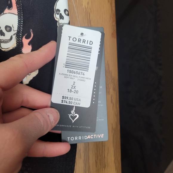 Torrid Active Plus Size Flaming Skull Leggings: NWT: Black: SZ 2 (18-20) - Picture 2 of 5